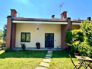 a brick house with a black door at Feel B&B and more in Saluzzo