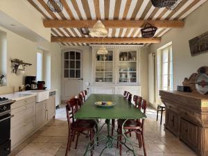 a kitchen with a green table and chairs at Villa in Saignon with Pool and Scenic Views in Ménerbes