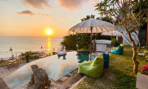 a pool with people playing in the water at a resort at Permata Hill Nusa Penida in Nusa Penida +13 photos