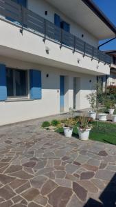 a building with two potted plants in front of it at B&B Montegrappa in Mestrino