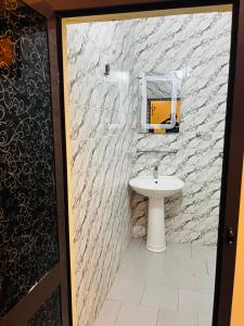 a bathroom with a sink and a mirror at Villa Diamaguene in Ngaparou