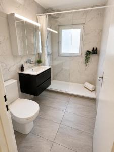 a bathroom with a toilet and a sink and a shower at Topview 2BR Balcony & Mountain View Interlaken in Unterseen