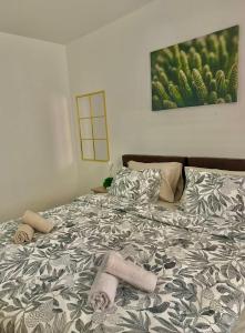 a bed with two pillows on it in a bedroom at Prenoćište SILVER LUX Srebrno Jezero in Veliko Gradište