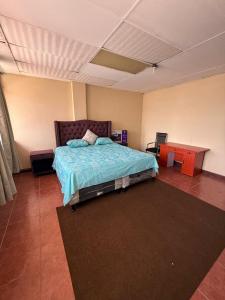 a bedroom with a bed and a desk in it at casa zona 10 in Lo de Contreras