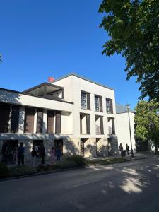 a group of people standing outside of a building at Balaton Vibe Apartman Füred in Balatonfüred