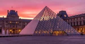 a large glass pyramid in front of a building at Cozy Loft sous les toits in Le Kremlin-Bicêtre