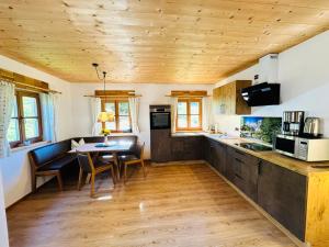 a kitchen with a table and chairs in a room at Ferienwohnung Beim Raffner, Bergblick, Natur, Ruhpolding in Ruhpolding