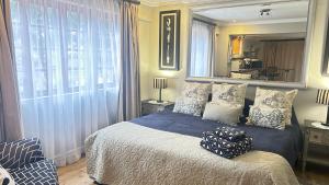a bedroom with a bed and a large mirror at Artzy's Studio - 1km to Olivedale Clinic in Northriding