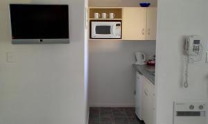 Kuchyň nebo kuchyňský kout v ubytování Riverview Motel