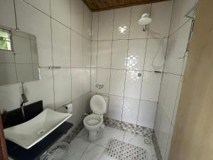 a bathroom with a toilet and a sink at Casa com 2 suítes em Lavras Novas in Ouro Preto +21 photos