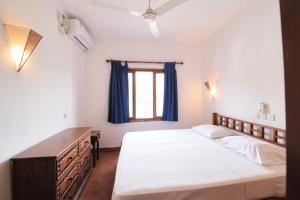 a bedroom with a large bed and a window at Watamu Ascot Residence in Watamu