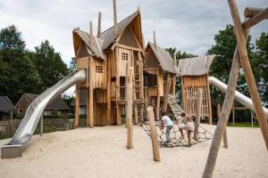 two people are playing on a slide at a playground at Pallegarste 114 in Mariënberg