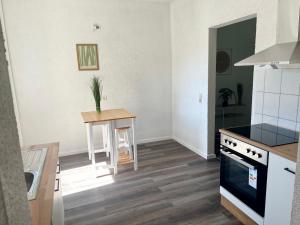 a kitchen with a table and a counter top at Green Loft - Haus der Natur in Spiesen-Elversberg