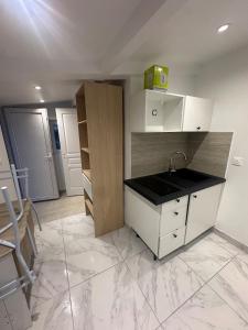 a kitchen with a sink and a counter top at Maison Inviduelle in Aulnay-sous-Bois