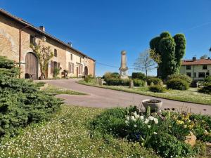 a street with a building and a tower in the distance at La maison Argonnaise in beaulieu en argonne