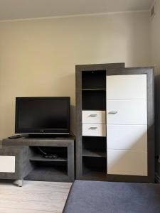 a living room with a tv and a entertainment center at Mała Tyczkówka in Stężyca