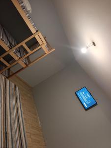 a room with a bunk bed and a tablet on the wall at Estância Serra Du Capiau 01 in Mairiporã