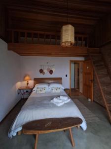 a bedroom with a large bed and a wooden ceiling at Cabana do Sol -São Francisco Xavier in São José dos Campos