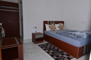 a bedroom with a bed and a night stand at Trance Himalaya in Gupta Kāshi