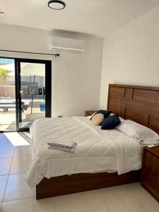 a bedroom with a large bed with a wooden headboard at Casa Flamingo, San Carlos in San Carlos +27 photos