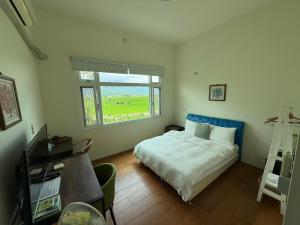 a bedroom with a bed with a ladder and a window at 7 Milefog B&B in Yuli