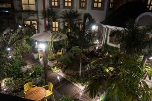 an overhead view of a courtyard at night with chairs and an umbrella at Pousada Castello Montemare in Ubatuba
