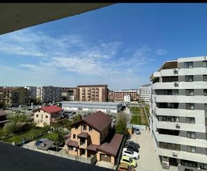 arial view of a city with buildings and a building at Apartament cu 2 camere decomandate in Roşu