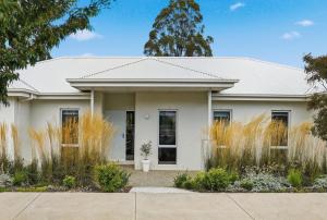 a house in the suburbs of sydney at Centella House in Korumburra