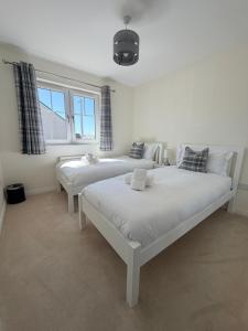 a bedroom with two beds and a window at Inverness Retreat in Inverness