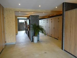 a hallway with wooden cabinets and a potted plant at B&B Welgelegen in Workum