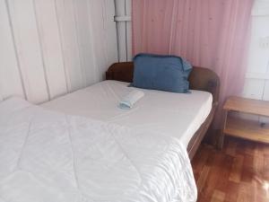 a bed with a blue pillow on top of it at Anna Koh Rong in Kaôh Rŭng (3)