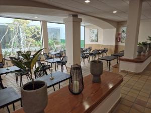 a restaurant with tables and chairs in a room at La Casita di Fuerte in Caleta De Fuste