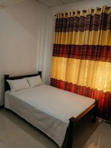 a bed in a room with a curtain at kuma holiday resort in Meda-Ela