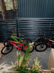 a group of bikes parked next to a wall at A-frame будиночок in Staraya Guta