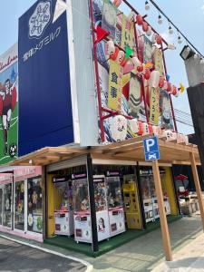 a store front with a lot of stuffed animals on display at 529 Cozy rooms in Ban Si Than