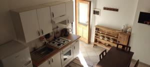 an overhead view of a kitchen with a stove at Casa Mauri in Cusino