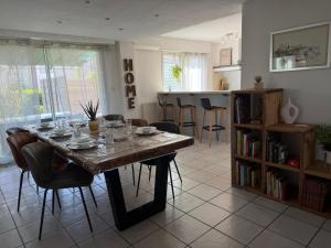 a dining room with a table and some chairs at Villa Mars YourHostHelper in Narbonne