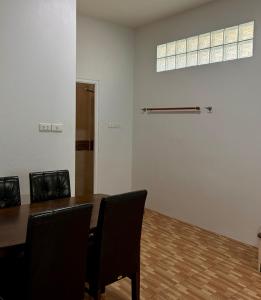 an empty meeting room with a table and chairs at Spacious 1br White House in Ban Nok