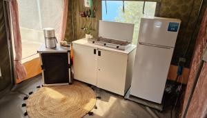 a kitchen with a stove and a refrigerator at glamping bravatents in Blanes