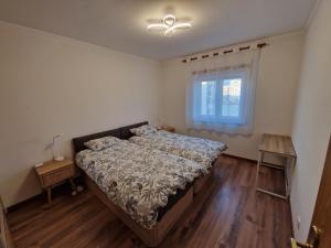 a bedroom with a bed and a window at Caparica City & Beach in Caparica