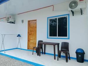 a room with a table and two chairs at Juliet's Homestay in Moalboal