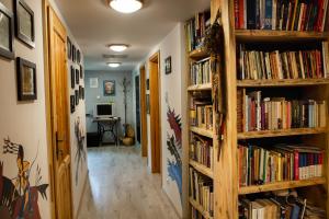 a hallway filled with book shelves filled with books at Agroturystyka na Podlasiu Kraina Puszczyka-Puszczykówka Biebrza, Augustów in Pokośno