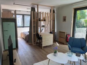 a living room with a room with a bed and a desk at Secret garden 3 in Mellehoek