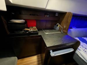 a desk in a room with a bed at VIP JACHT in Polańczyk