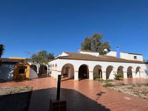 a large white building with a brick courtyard at Rezen Villas in Lorca