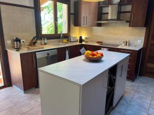 a kitchen with a bowl of fruit on a counter at Nispero in Sa Pobla