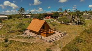 a small house in the middle of a field at CÉU DE AGARTHA Retiros e Vivências in Alto Paraíso de Goiás