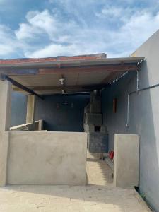 a building with awning on the side of it at Chácara do Neno in Limeira