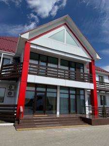 a red and white building with glass windows at Готель-ресторан Октан in Holovanivs'k