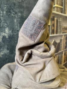 a person wearing a hoodie with their arm wrapped at La Maison de Traverse in Vichy